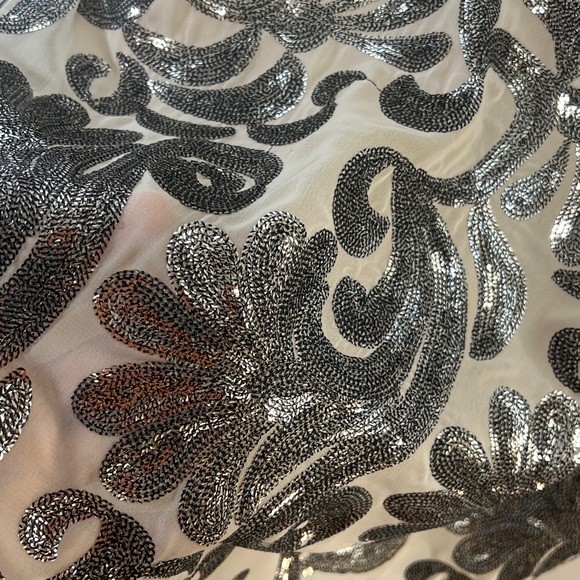 VINCE CAMUTO Silver & Pewter Sequin Swirls on Ivory Sleeveless Cocktail Dress 6 - Picture 10 of 16